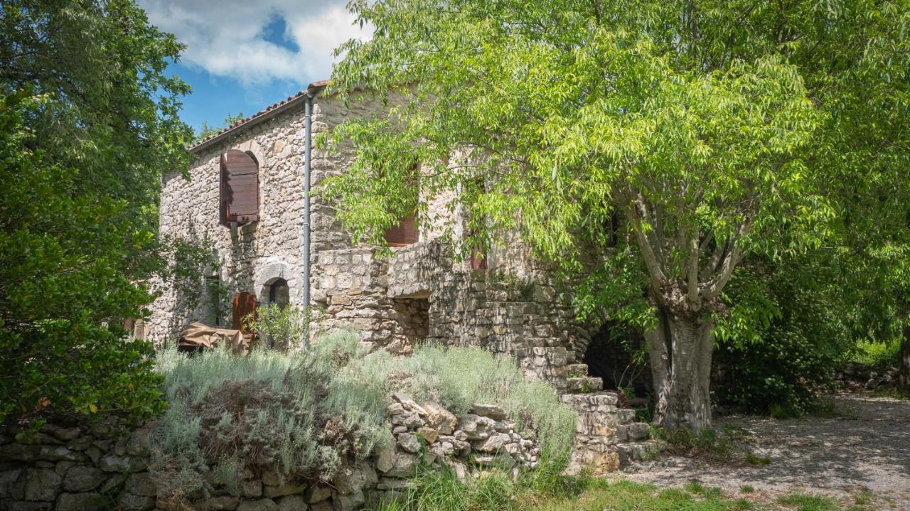 Roulottes Et Cabanes De Saint Cerice فوغ المظهر الخارجي الصورة