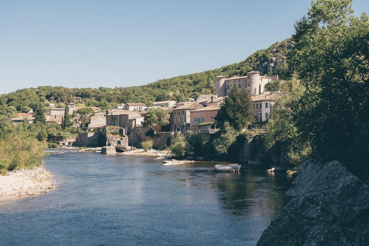 Roulottes Et Cabanes De Saint Cerice فوغ المظهر الخارجي الصورة